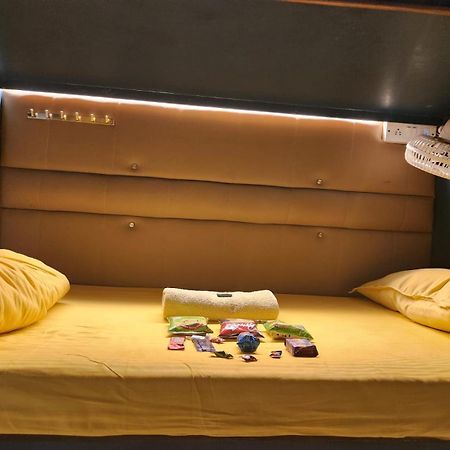 Sinhassan Dormitory Hostel Juhu 뭄바이 외부 사진