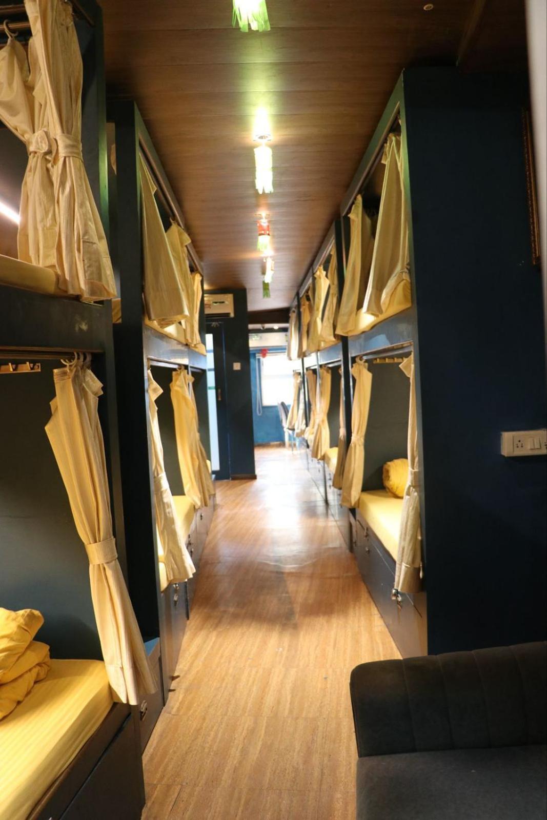 Sinhassan Dormitory Hostel Juhu 뭄바이 외부 사진