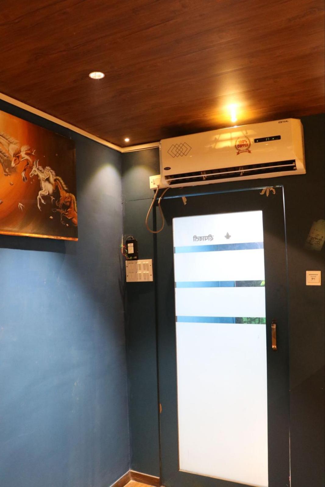 Sinhassan Dormitory Hostel Juhu 뭄바이 외부 사진