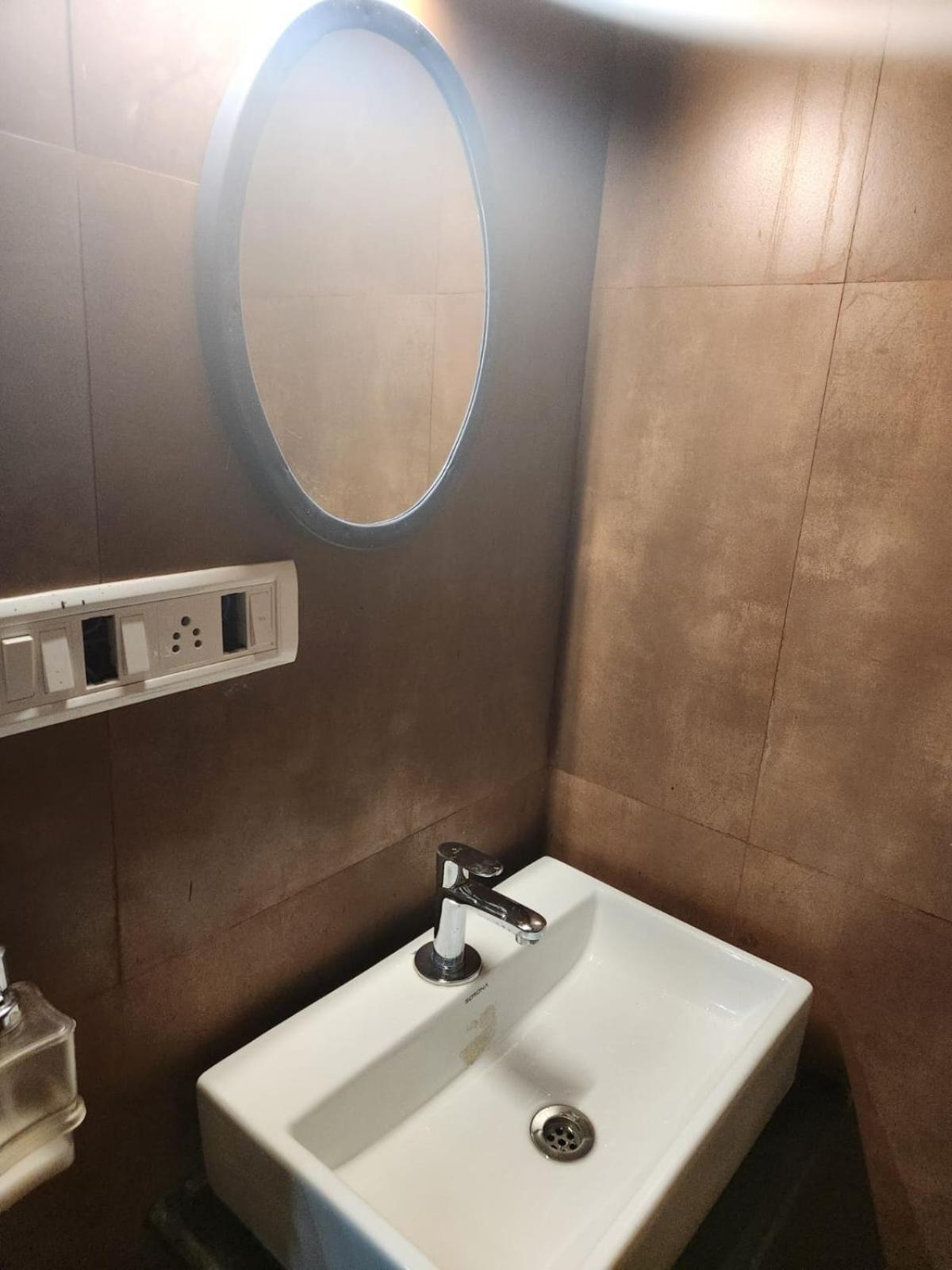 Sinhassan Dormitory Hostel Juhu 뭄바이 외부 사진