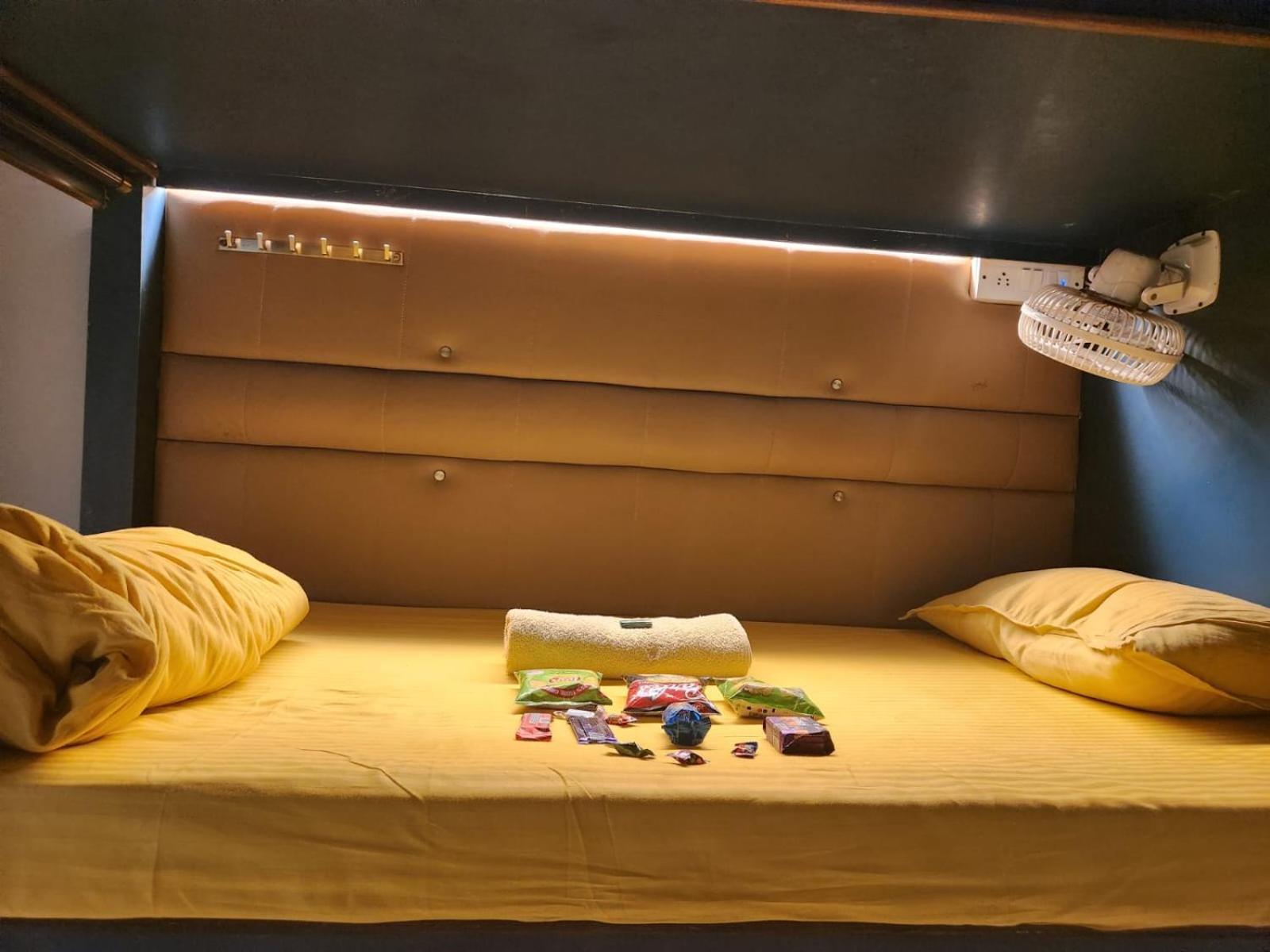 Sinhassan Dormitory Hostel Juhu 뭄바이 외부 사진