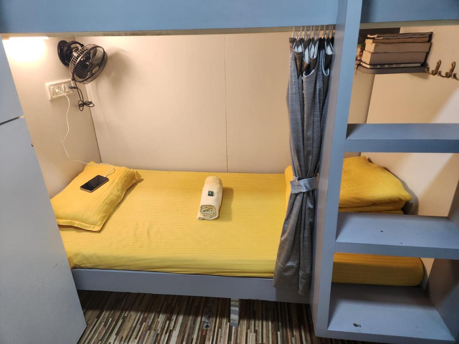 Sinhassan Dormitory Hostel Juhu 뭄바이 외부 사진