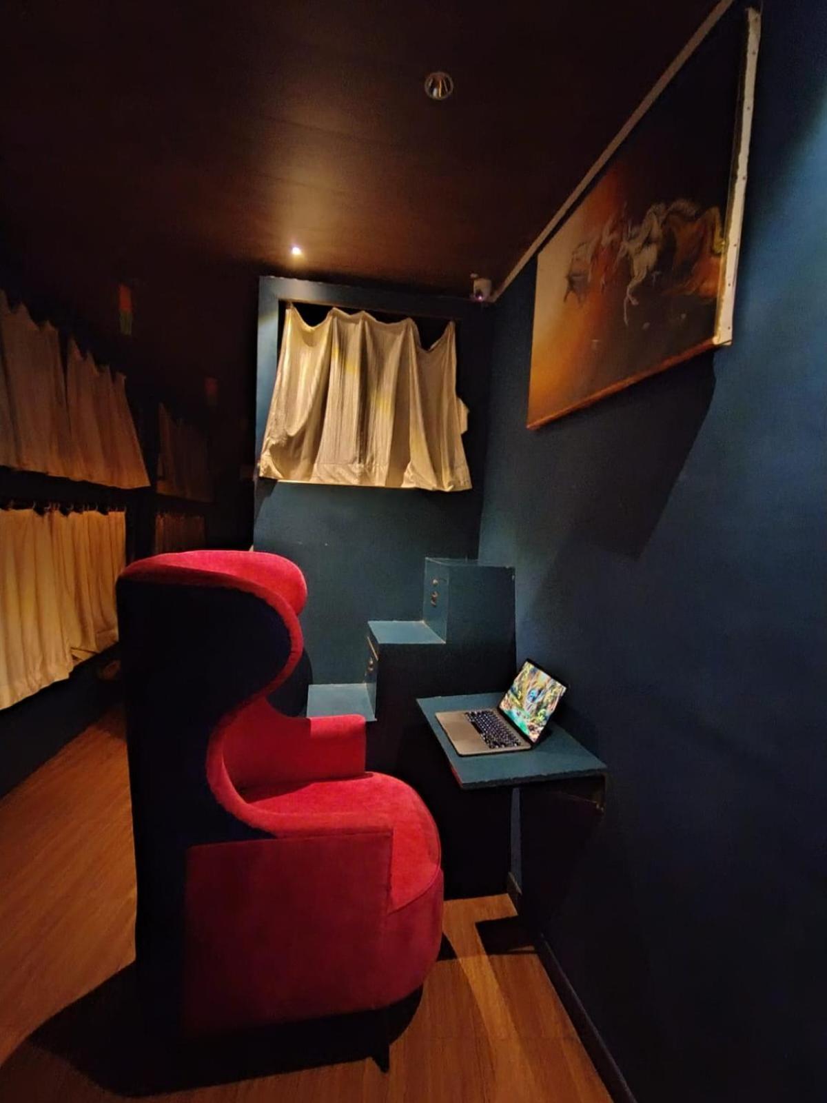 Sinhassan Dormitory Hostel Juhu 뭄바이 외부 사진