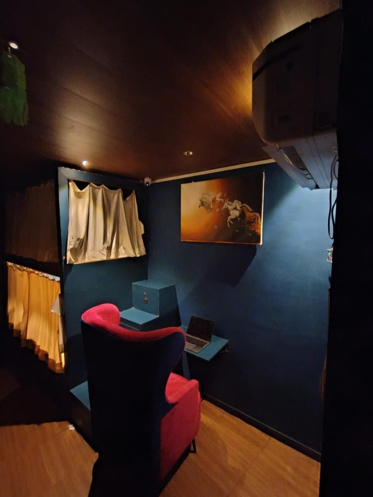 Sinhassan Dormitory Hostel Juhu 뭄바이 외부 사진