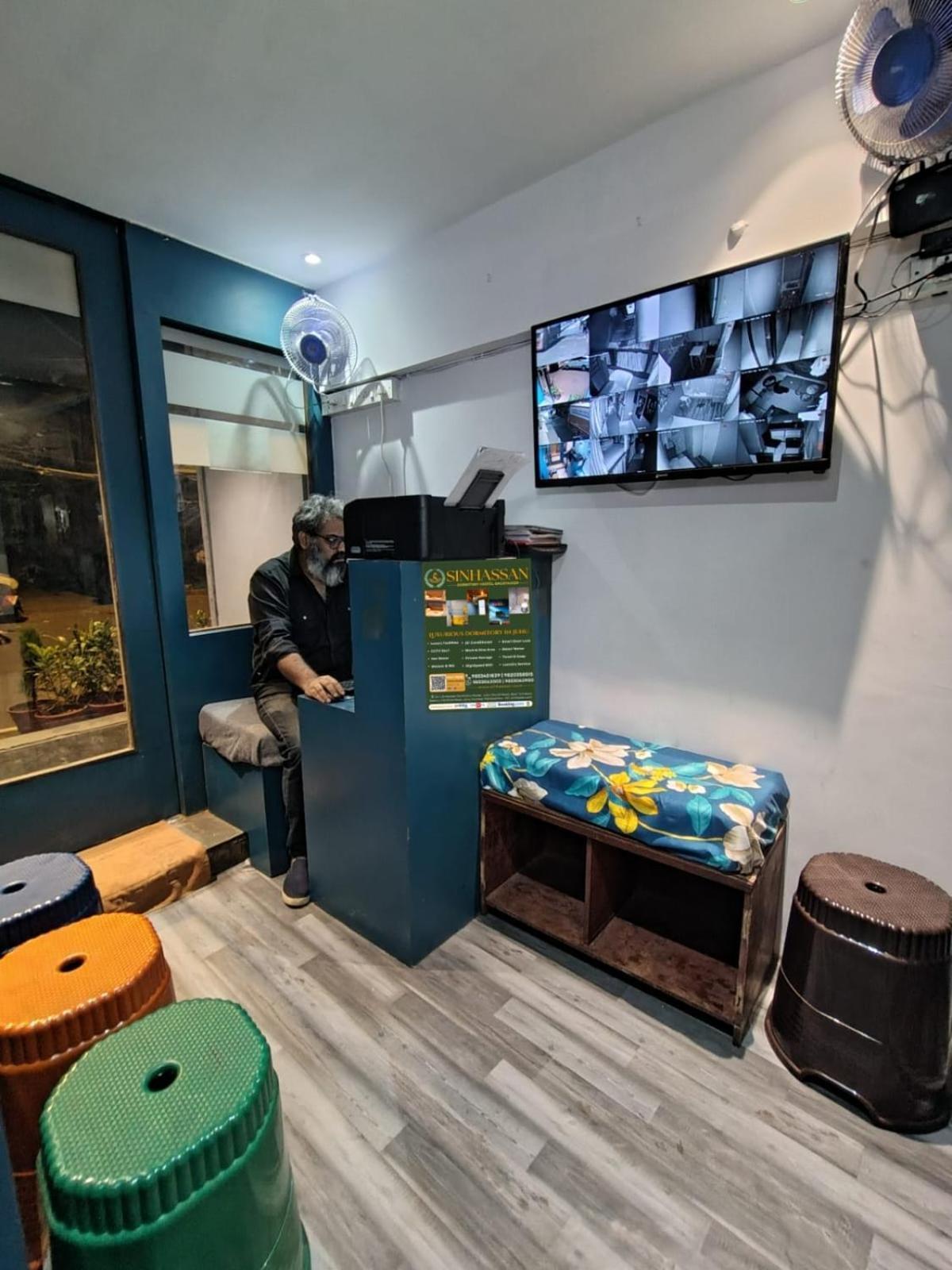 Sinhassan Dormitory Hostel Juhu 뭄바이 외부 사진