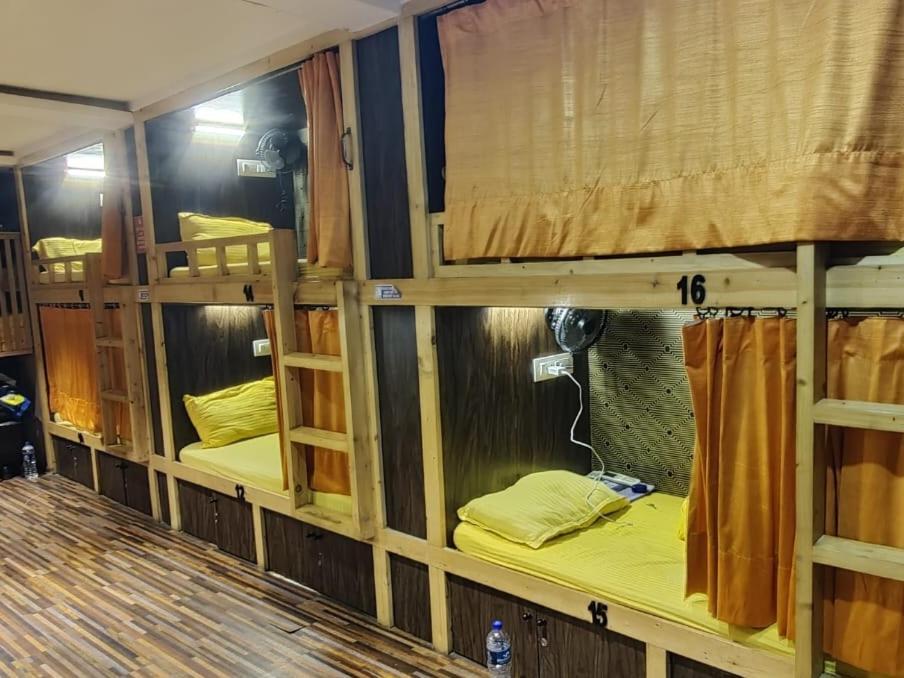 Sinhassan Dormitory Hostel Juhu 뭄바이 외부 사진